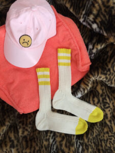 Tento obrázek nemá vyplněný atribut alt; název souboru je 1977socks-MarieHonzikova-225x300.jpeg.